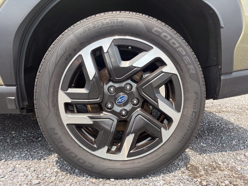 Used 2025 Subaru Forester Limited AWD/4WD image 16