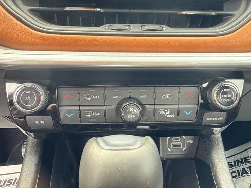 Used 2025 Jeep Compass Limited AWD/4WD image 18