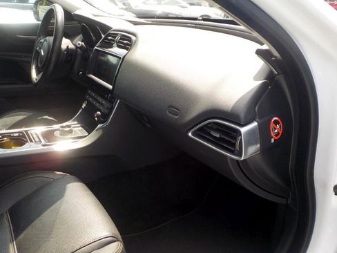 Used 2017 Jaguar XE Prestige image 28
