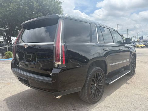 Used 2019 Cadillac Escalade Premium Luxury RWD image 3