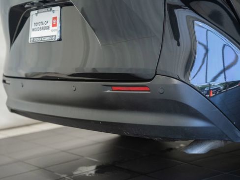 Used 2021 Toyota Sienna XLE w/ XLE Plus Package FWD image 7