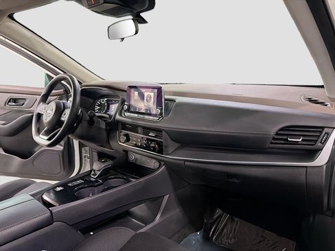 Used 2023 Nissan Rogue S FWD image 5