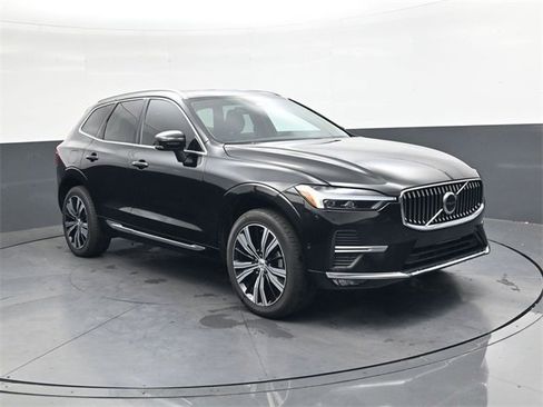 Used 2023 Volvo XC60 B5 Ultimate image 2