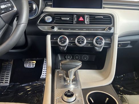 Used 2022 Genesis G70 3.3T w/ Sport Prestige Package AWD/4WD image 11