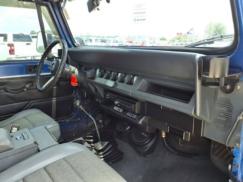 Used 1994 Jeep Wrangler S AWD/4WD image 18