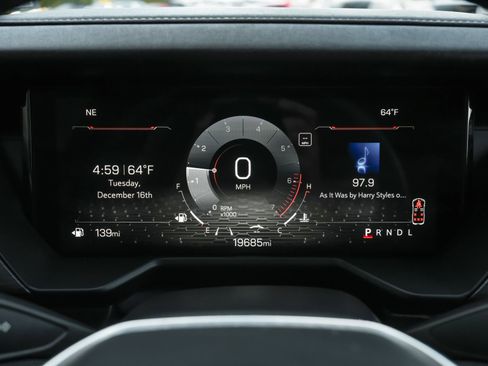 Used 2024 GMC Acadia Elevation image 9