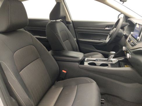 Used 2024 Nissan Altima 2.5 SV image 21