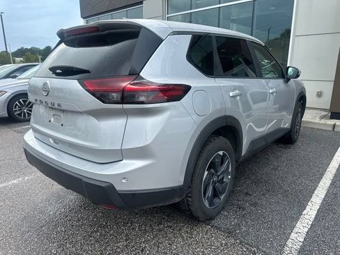 Used 2025 Nissan Rogue SV FWD image 9