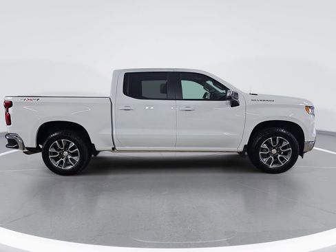 Used 2024 Chevrolet Silverado 1500 LT AWD/4WD image 2
