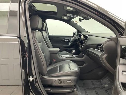 Used 2023 Chevrolet Traverse RS AWD/4WD image 19