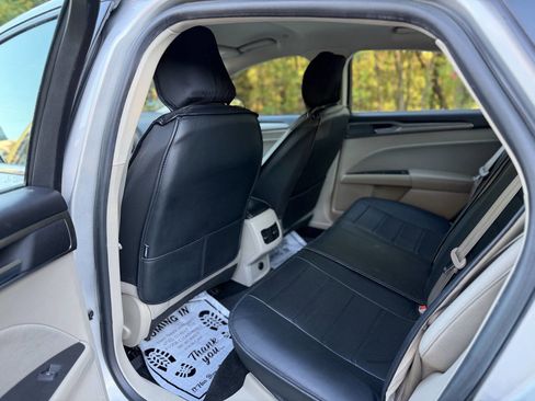 Used 2019 Ford Fusion SE image 13