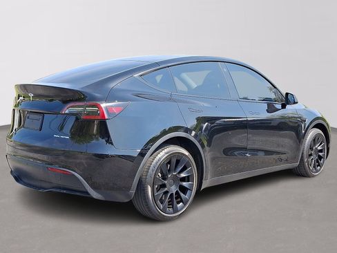 Used 2023 Tesla Model Y AWD image 6