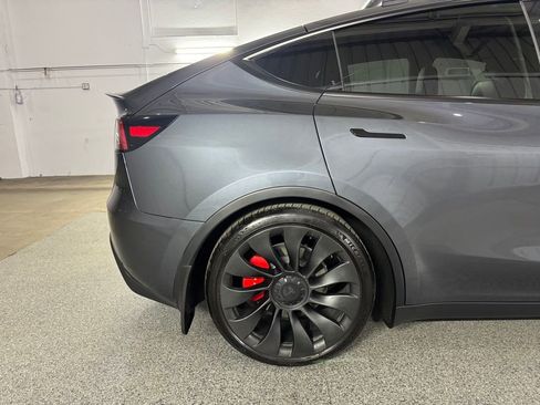 Used 2023 Tesla Model Y Performance image 6