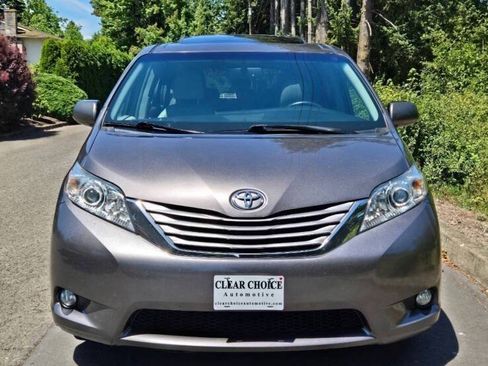 Used 2016 Toyota Sienna XLE FWD image 1