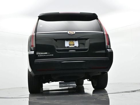 Used 2016 Cadillac Escalade Luxury AWD/4WD image 38