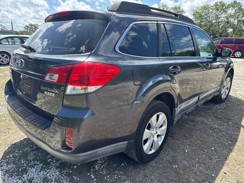Used 2010 Subaru Outback 2.5i Premium image 4