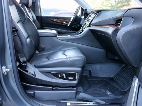 Used 2020 Cadillac Escalade ESV Premium Luxury image 41