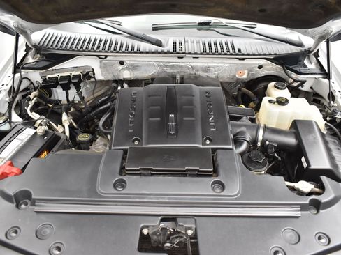 Used 2014 Lincoln Navigator 2WD image 7