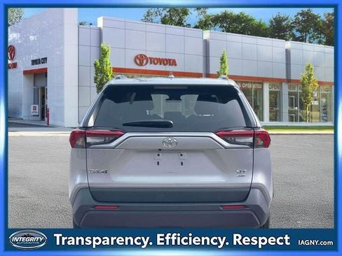 Used 2022 Toyota RAV4 XLE w/ Carpet Mat Package (TMS) image 7
