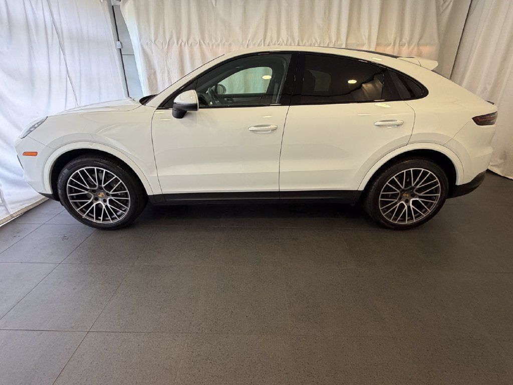 Certified 2022 Porsche Cayenne Platinum Edition AWD/4WD image 2