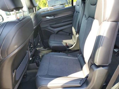 New 2025 Jeep Grand Cherokee L Altitude image 17