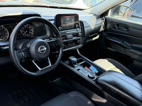 Used 2023 Nissan Pathfinder S AWD/4WD image 11