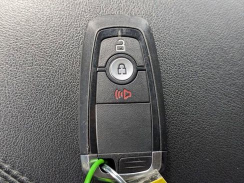 Used 2024 Ford Edge SEL image 32