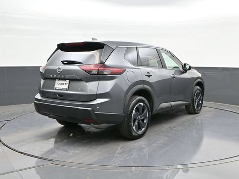 Used 2025 Nissan Rogue SV AWD/4WD image 11