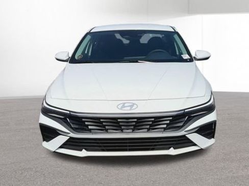 Used 2025 Hyundai Elantra Blue FWD image 34
