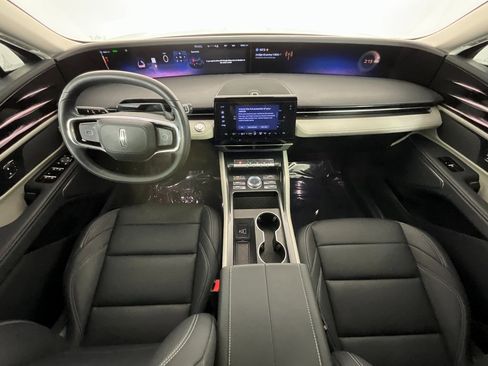 Used 2025 Lincoln Nautilus Premier image 10