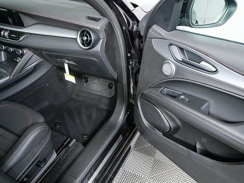 New 2025 Alfa Romeo Stelvio Sprint image 25