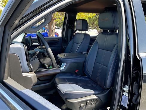 Used 2024 Chevrolet Silverado 2500 High Country w/ Technology Package AWD/4WD image 8