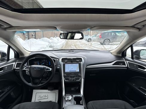 Used 2020 Ford Fusion SE image 7