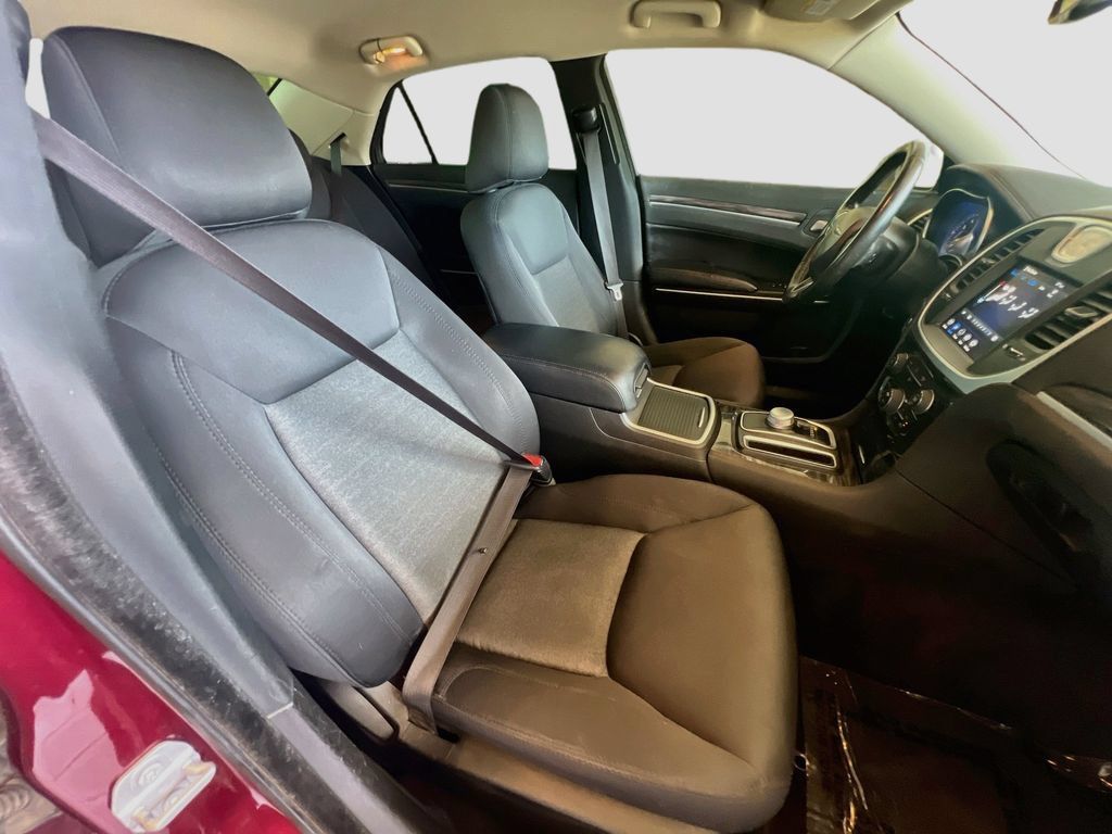 Used 2020 Chrysler 300 Touring RWD image 26