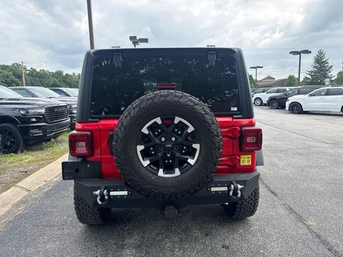 Used 2024 Jeep Wrangler Rubicon w/ Convenience Group AWD/4WD image 9