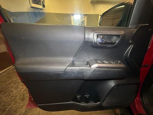 Used 2019 Toyota Tacoma TRD Sport w/ Technology Package AWD/4WD image 21