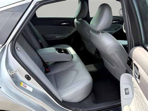 Used 2019 Toyota Avalon Limited image 28