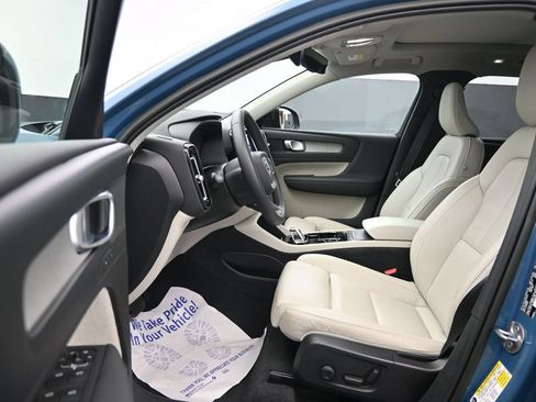 Certified 2023 Volvo XC40 B5 Plus w/ Climate Package AWD/4WD image 11