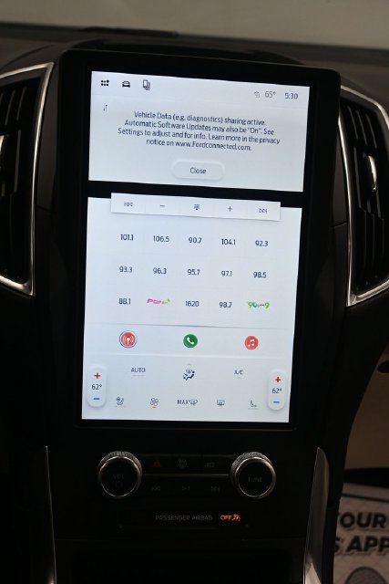 Certified 2024 Ford Edge Titanium AWD/4WD image 11
