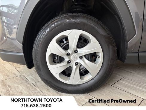 Used 2022 Toyota RAV4 LE w/ Carpet Mat Package (TMS) AWD/4WD image 32