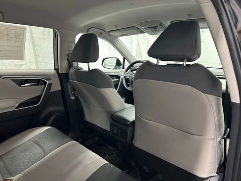 Used 2025 Toyota RAV4 XLE image 54