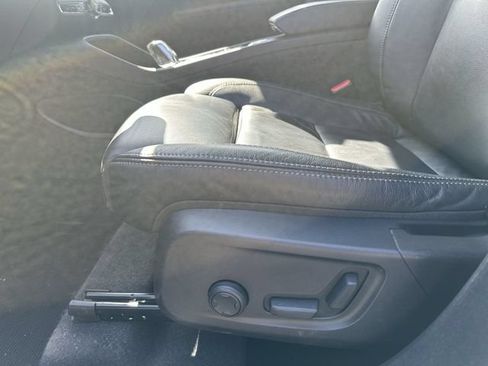 Used 2023 Volvo XC40 B5 Plus w/ Driver Assist Package AWD/4WD image 18