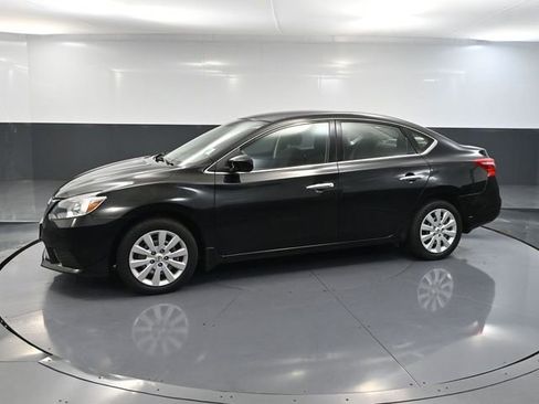 Used 2018 Nissan Sentra S image 9