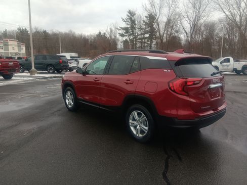 Used 2018 GMC Terrain SLE w/ Driver Convenience Package image 3