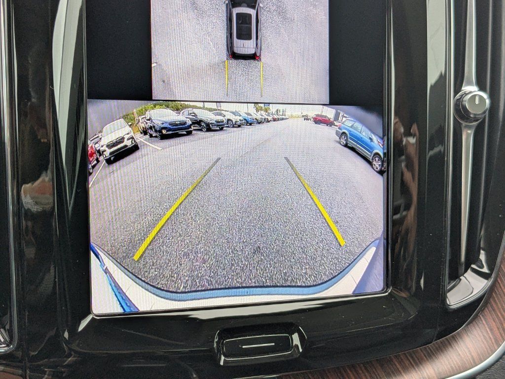 Used 2024 Volvo XC60 B5 Plus w/ Protection Package Premier AWD/4WD image 19