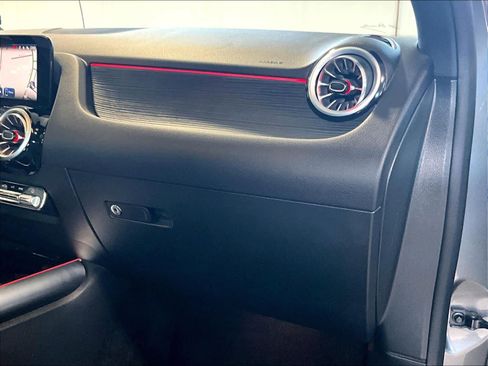 Used 2025 Mercedes-Benz GLA 35 AMG 4MATIC image 13