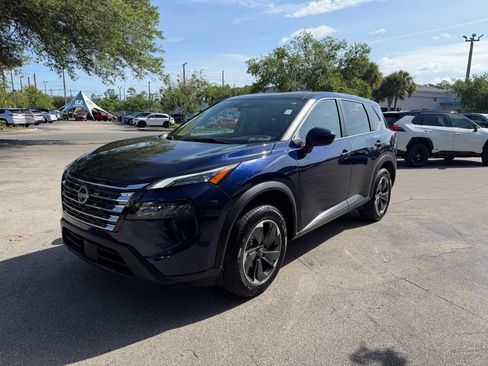 Used 2024 Nissan Rogue SV FWD image 3
