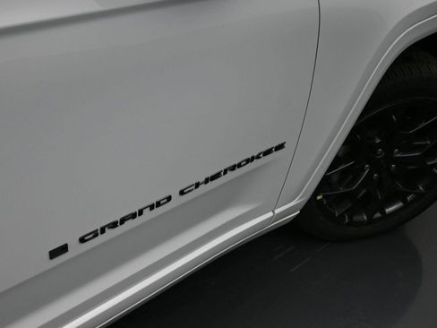 Used 2025 Jeep Grand Cherokee L Summit image 6