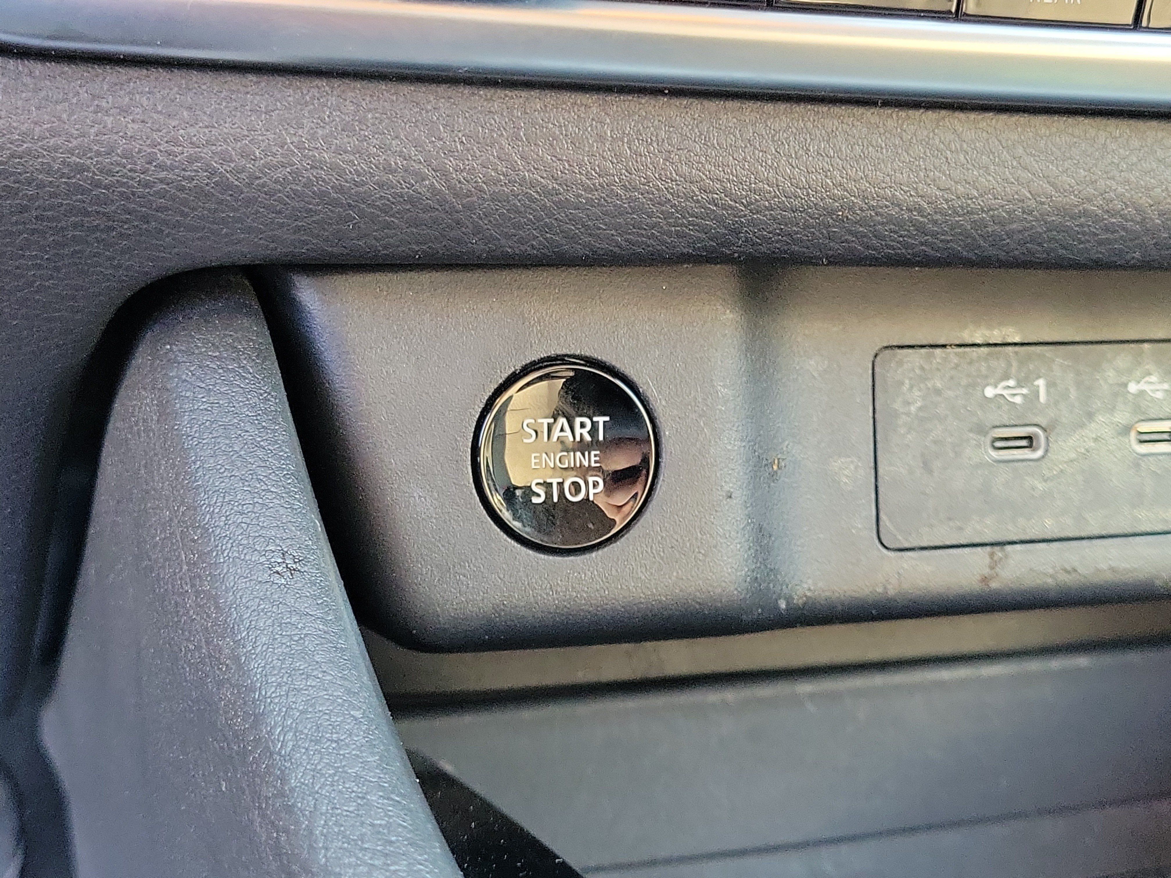 Used 2025 Nissan Rogue SV FWD image 28