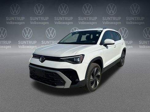 Used 2025 Volkswagen Taos SE AWD/4WD image 31